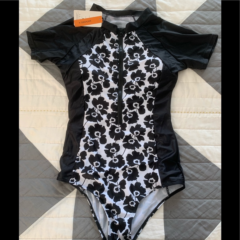 Rash guard swimsuit